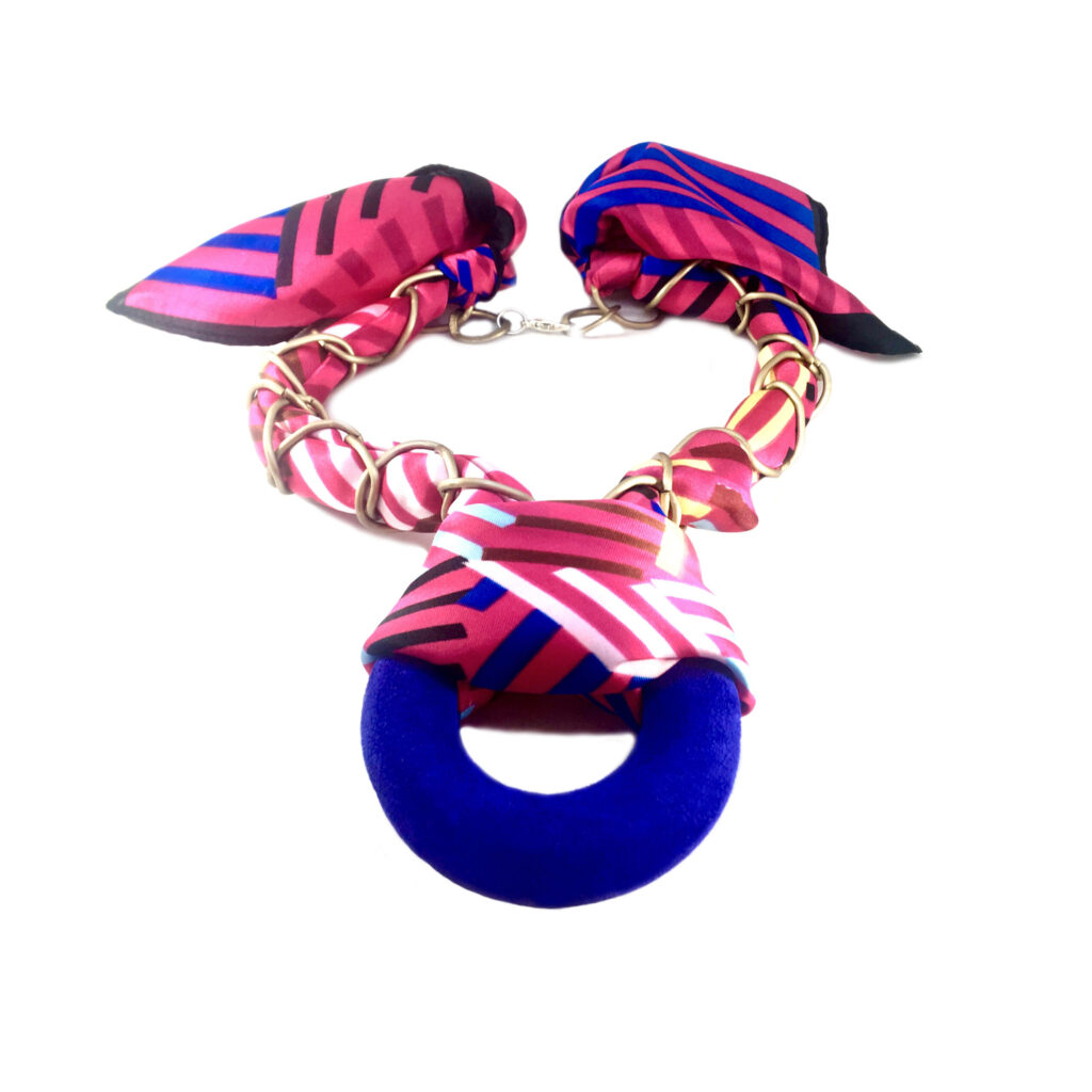 Collar corto de pañuelo de seda color ROSA-AZUL-AMARILLO-ROJO, elegante, para usarlo en cualquier ocasión.